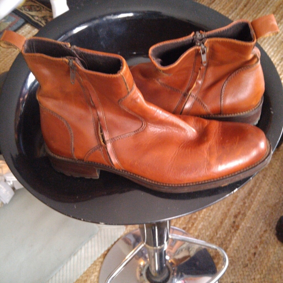 Boot - Picture 2 of 7